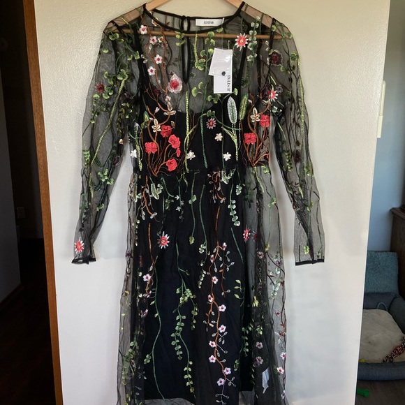 life of the garden party dress - Picture 2 of 2